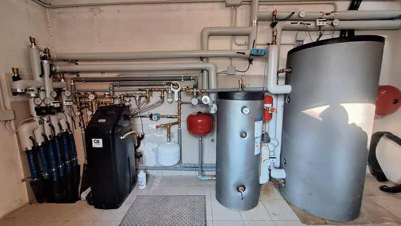 Centrale termica relativa ad impianto per riscaldamento e raffrescamento