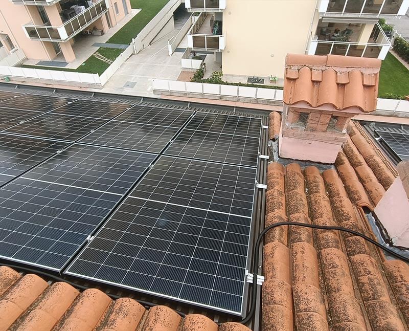 Impianto fotovoltaico condominio con pozza
