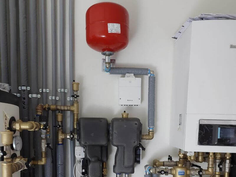 Impianto ibrido con caldaia e pompa di calore