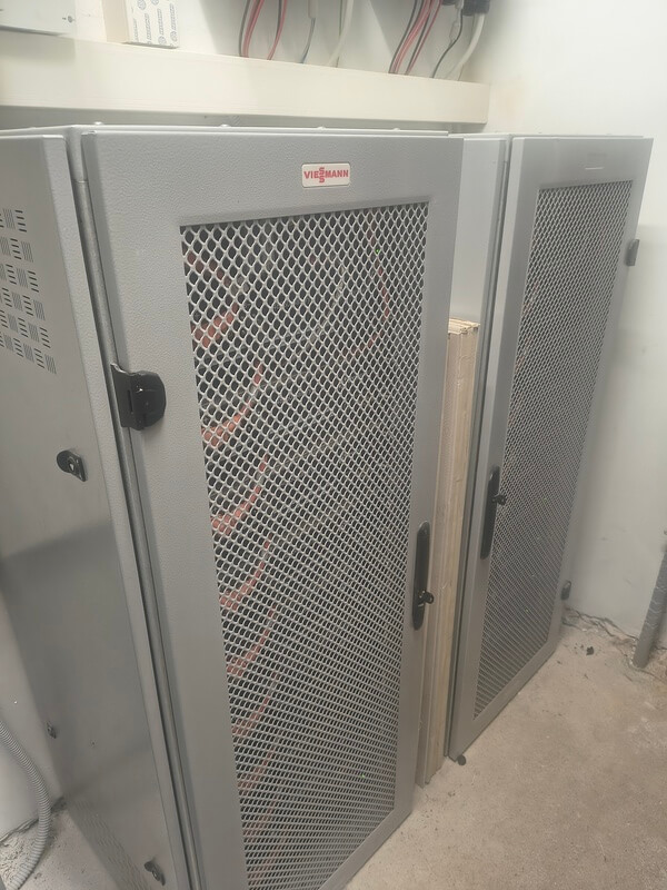 Pompa di calore con unita idroniche canalizzate