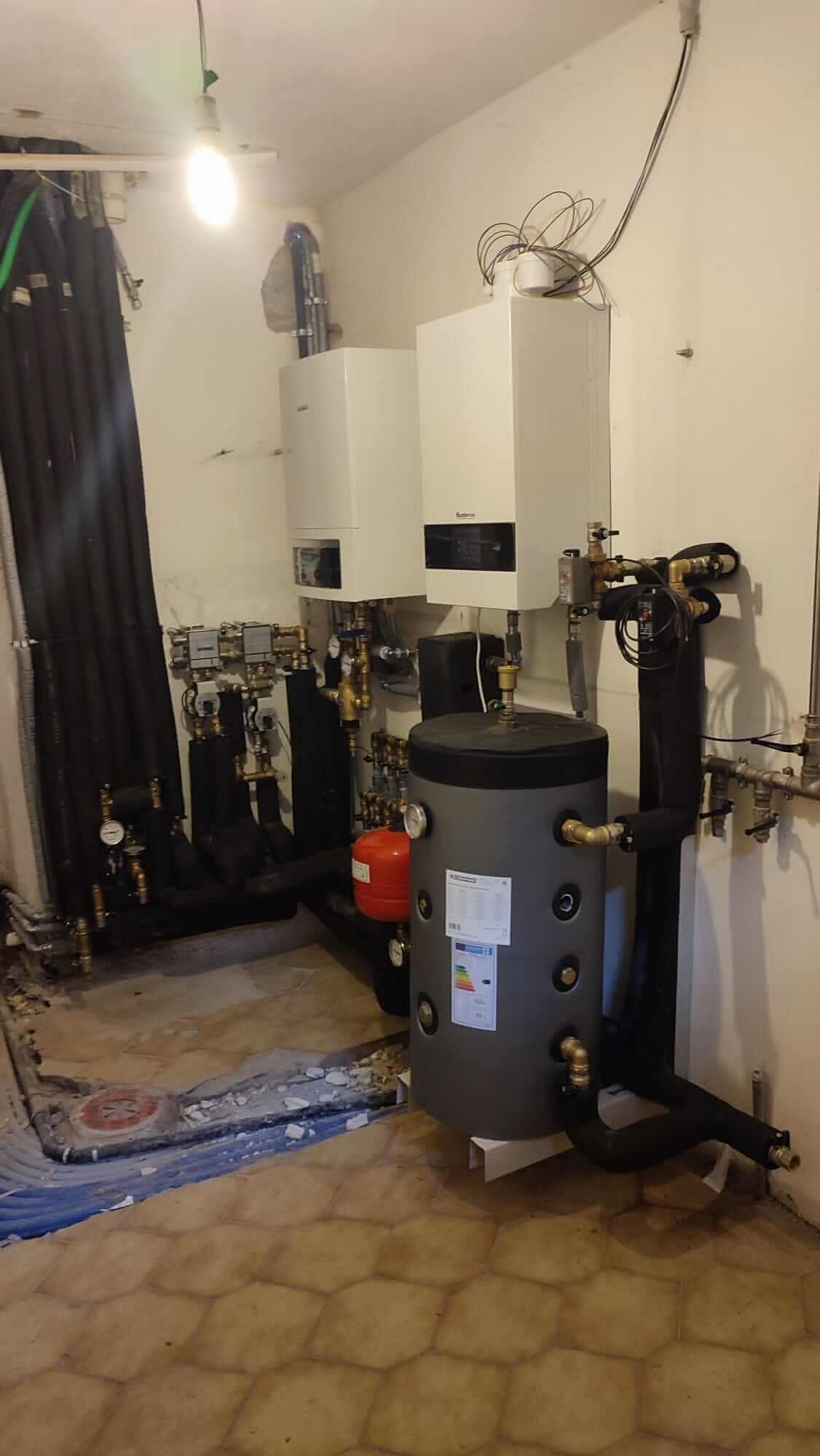 Sistema ibrido composto da caldaia a condensazione e pompa di calore